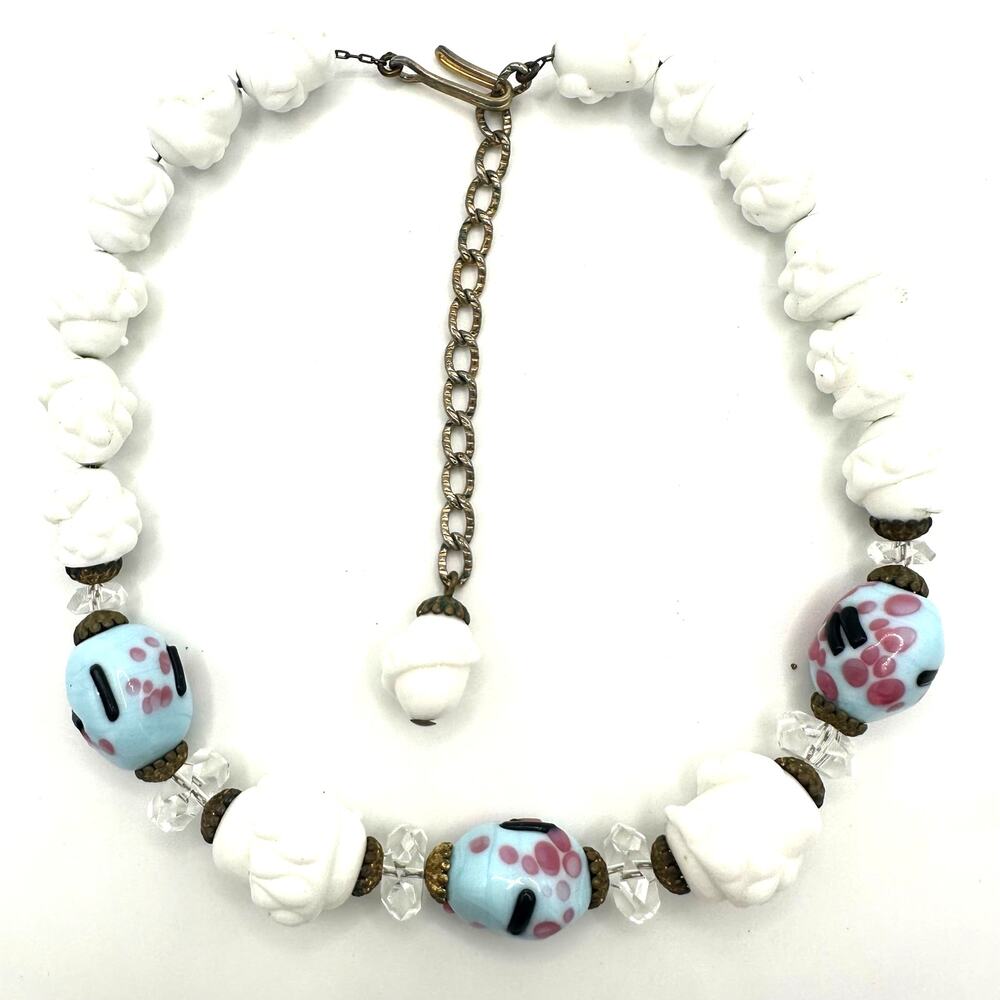 Vintage 1940s white milk art glass blue pink lampwork gold tone beaded necklace